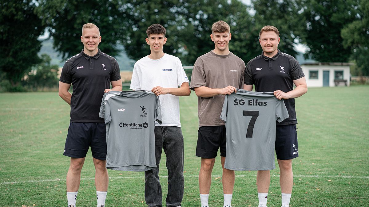 Maurice Förster (Trainer) mit den Neuzugängen Lars Niemann und Tarik Traupe, sowie dem neuen Co-Trainer Artur Tisse Maurice Förster (Trainer) mit den Neuzugängen Lars Niemann und Tarik Traupe, sowie dem neuen Co-Trainer Artur Tisse